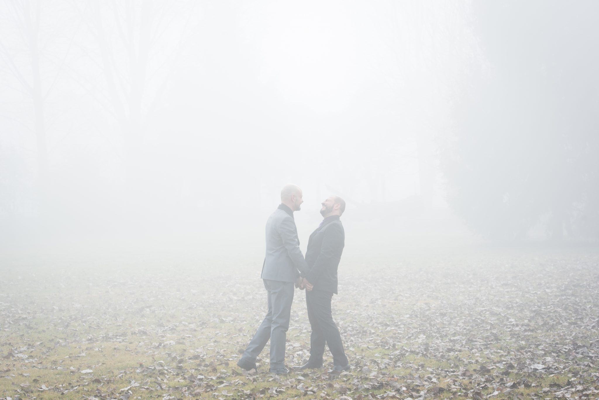 coppia-uomini-nebbia-matrimonio