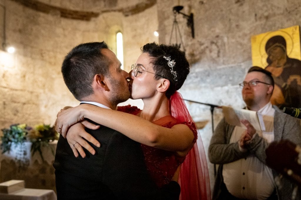 kiss-wedding-monte-siepi-galgano