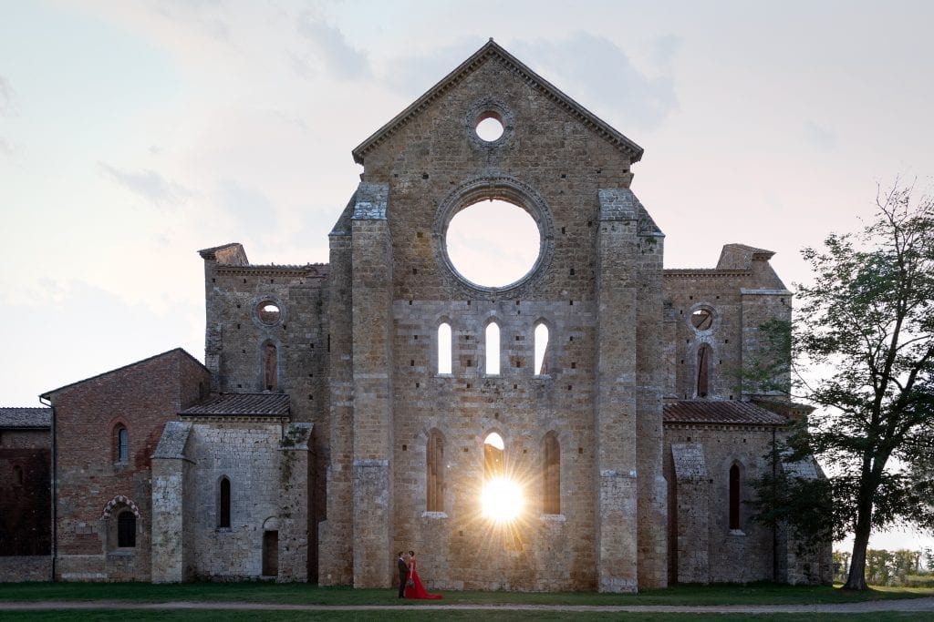 sunset-galgano-abbey-tuscany-wedding